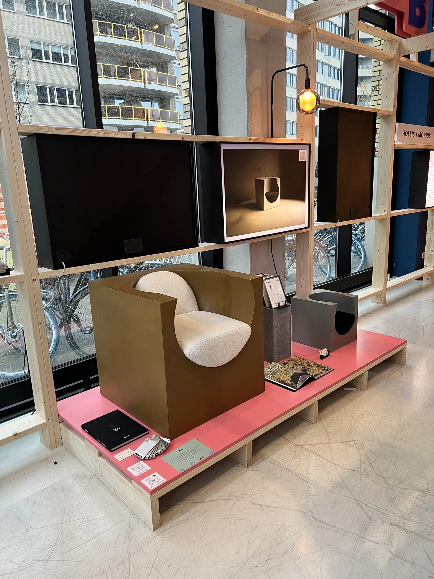 De Heavy Light-presentatie met Qbé op Dutch Design Week 2025 in The Social Hub