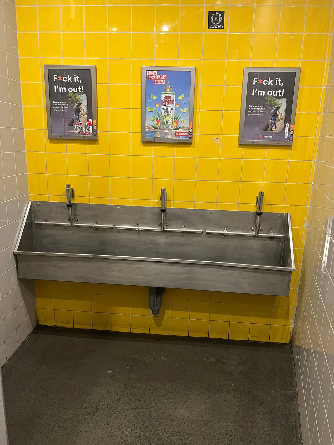 Het oude herentoilet vóór de renovatie