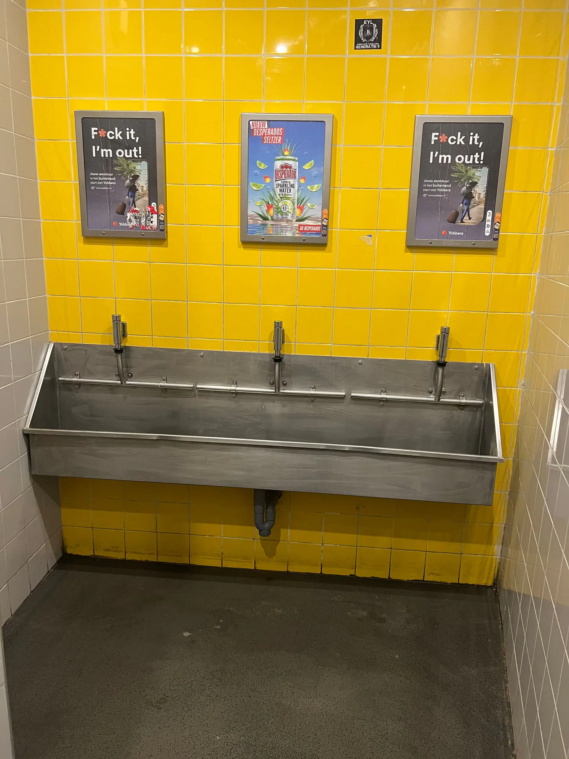 Het oude herentoilet vóór de renovatie